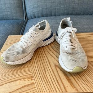 Nike flyknit running shoes